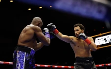 'Hiện tượng quyền anh' 20 tuổi hạ knock-out đối thủ ở ngay hiệp đấu đầu tiên