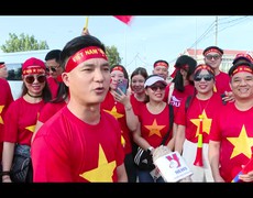 Không khí CĐV Việt Nam trước trận mở màn với Lào