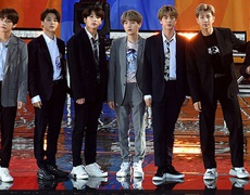 Kpop: Trang phục của BTS được trưng bày tại Bảo tàng Grammy, ARMY tin đề cử  đang đến rất gần