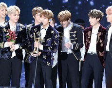 Tin Kpop: Nhóm tân binh "vượt" cả BTS trên bảng xếp hạng cuối năm, Big Hit hé lộ trụ sở mới 