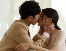 Hoa hậu Hương Giang xấu hổ khi nhớ lại nụ hôn đắm đuối với Tuấn Trần 