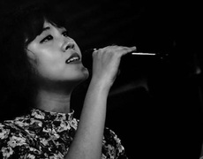 Cô gái hát nhạc Trịnh được mệnh danh "hậu duệ Khánh Ly" gây sốt mạng xã hội là ai? 