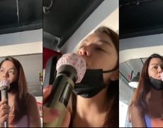 Karaoke mùa dịch Covid-19: Phạm Quỳnh Anh khoe giọng hát, nhưng chiếc mic mới là tâm điểm chú ý