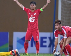 Trung vệ Bùi Tiến Dũng bị treo giò ở vòng 12 V League