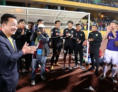 Hà Nội và bầu Hiển hưởng lợi nếu V League 2020 bị hủy