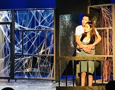 Kịch "Người tốt nhà số 5": Làm người tốt thời nào cũng khó?