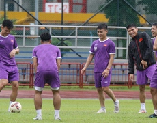 Mùa mưa ở Singapore và thách thức cho thầy trò HLV Park Hang Seo tại AFF Cup 