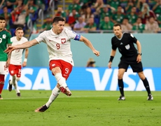 Mexico 0-0 Ba Lan: Ochoa tỏa sáng, Lewandowski đá hỏng phạt đền