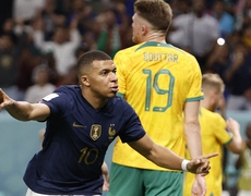 Pháp 4-1 Australia: Đẳng cấp nhà vô địch