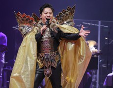 Showbiz Việt 26/11: Tùng Dương níu chân khán giả đến nửa đêm; Hậu trường The Masked Singer Vietnam được người trong cuộc tiết lộ
