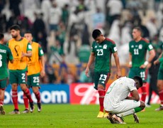 Ả rập Xê út 1-2 Mexico: Dắt tay nhau rời Qatar