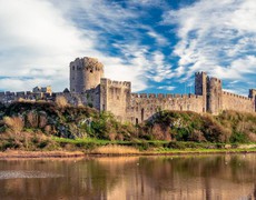 Khám phá lâu đài cổ nghìn năm tuổi Pembroke xứ Wales