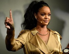 Đẳng cấp doanh nhân tỉ phú Rihanna: Trở lại với âm nhạc, sân khấu cũng phải tầm cỡ Super Bowl