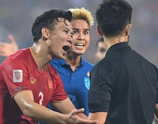 Video AFF Cup 14/1: AFF vinh danh Theerathon Bunmathan và Quế Ngọc Hải