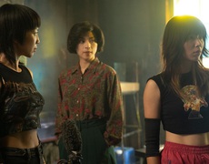 Showbiz Việt 28/2: Lỗ nặng ngoài rạp, phim của Ngô Thanh Vân sẽ được chiếu trên Netflix; Hòa Minzy đính chính tin đồn có tình mới! 