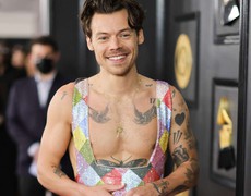 Thời trang thảm đỏ Grammy: Harry Styles đốt mắt với phong cách unisex