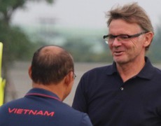 So sánh HLV Troussier và Park Hang Seo: Ông Troussier có thiếu may mắn?