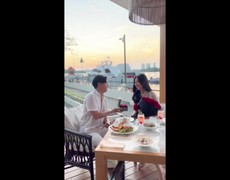 Showbiz Việt 25/4: Hồ Quang Hiếu cầu hôn bạn gái; Đoan Trang ra bộ sưu tập thời trang mùa hè