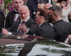 Johnny Depp rơi nước mắt vì được chào đón lại LHP Cannes