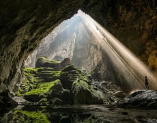 Showbiz Việt 26/5: Phim tài liệu về hang Sơn Đoòng công chiếu tại Anh; Trần Anh Hùng nhận tràng vỗ tay kéo dài tại LHP Cannes