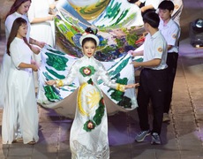 Showbiz việt 30/6: NTK Phương Hồ giới thiệu áo dài kỷ lục tại Thái Lan; Nghệ sĩ violin Hàn Quốc hiện sống tại Việt Nam Jmi Ko ra mắt MV 'My Destiny'