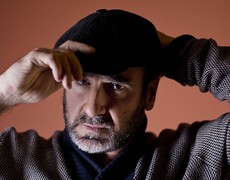 Huyền thoại của Manchester United trình làng ca khúc đầu tay