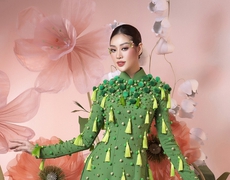 Showbiz Việt 4/7: HH Khánh Vân diện áo dài lấy cảm hứng từ các loài hoa; Kasim Hoàng Vũ xuất hiện khác lạ sau thời gian dài ở Mỹ