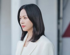 Han Ji Min trở lại ấn tượng, ghi điểm với gu thời trang trong Love Scout