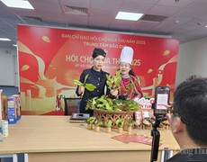 Nhiều KOL livestream bán hàng tại Hội chợ Mùa thu