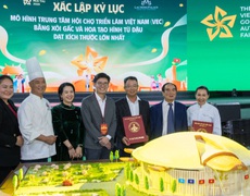 Vì sao mô hình Trung tâm Triển lãm Việt Nam tạo hình từ xôi gấc lại được xác lập kỷ lục Việt Nam