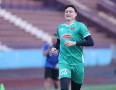 Thủ môn Văn Lâm tập luyện trở lại cùng đội tuyển Việt Nam