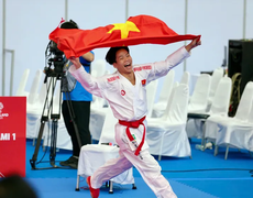 Võ sĩ Khuất Hải Nam giành HCV đối kháng đầu tiên cho karate Việt Nam