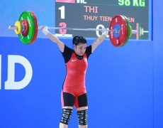 Lực sĩ Nguyễn Thị Thủy Tiên giành HCB cử tạ nữ hạng 63 kg SEA Games 33