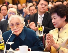 Bà Nguyễn Thị Bình tham dự Đại hội Thi đua yêu nước toàn quốc lần thứ 11