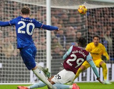 TIN BÓNG ĐÁ 4/2: Chelsea ngược dòng vượt qua West Ham nhờ người cũ của MU, Lazio âm thầm vào top 4