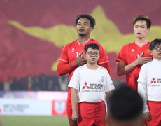 Xuân Son dạy con trai hát Quốc ca Việt Nam đầy tự hào và ý nghĩa