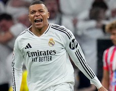 TIN BÓNG ĐÁ 9/2: Mbappe lập kỷ lục ở tuổi 26, giải cứu Real ở trận derby Madrid