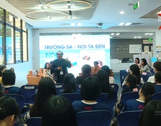 Học sinh thêm yêu Trường Sa, Hoàng Sa thông qua tủ sách biển đảo của NXB Kim Đồng