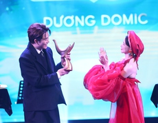 Nghe Dương Domic đọc thơ trên sân khấu Cống Hiến 2025