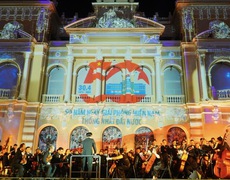 Trình chiếu 3D Mapping bắn pháo hoa tại trung tâm TP. HCM