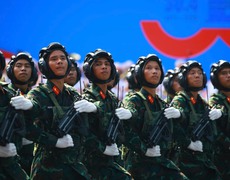 Các khối thuộc Quân đội nhân dân Việt Nam và Dân quân tự vệ diễu binh, diễu hành