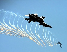 CẬN CẢNH: Khoang lái và hình ảnh tiêm kích Su-30MK2 thả bẫy nhiệt trên bầu trời