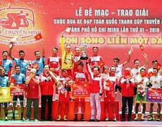 Bế mạc giải đua xe đạp "Non sông liền một dải"