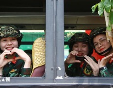 Đón các đoàn quân nhân tham gia diễu binh, diễu hành trong ngày kỷ niệm chiến thắng