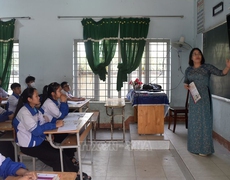 Miễn học phí, giảm gánh nặng cho người dân