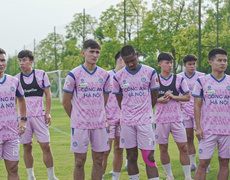 HLV Mano Polking và bài toán xoay tua đội hình