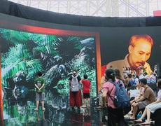 Triển lãm số đầu tiên về Lịch sử Đảng hấp dẫn khách tham quan