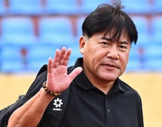 CLB Hà Nội chia tay HLV Makoto Teguramori