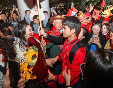 Tràn ngập niềm vui và tự hào chào đón những người hùng U23 Việt Nam