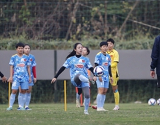 Hotgirl Trần Thị Duyên tích cực hoàn thiện kỹ thuật cùng đội tuyển nữ Việt Nam